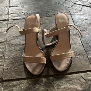 Cream heels size 5 womens